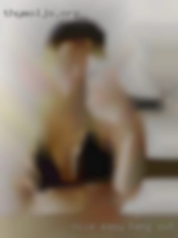 Nice easy going guy hang out naked looking for fun.